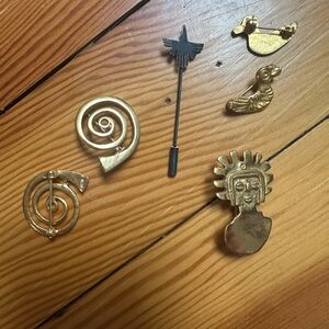 Gold Metal Decorative Pins and Brooches Set